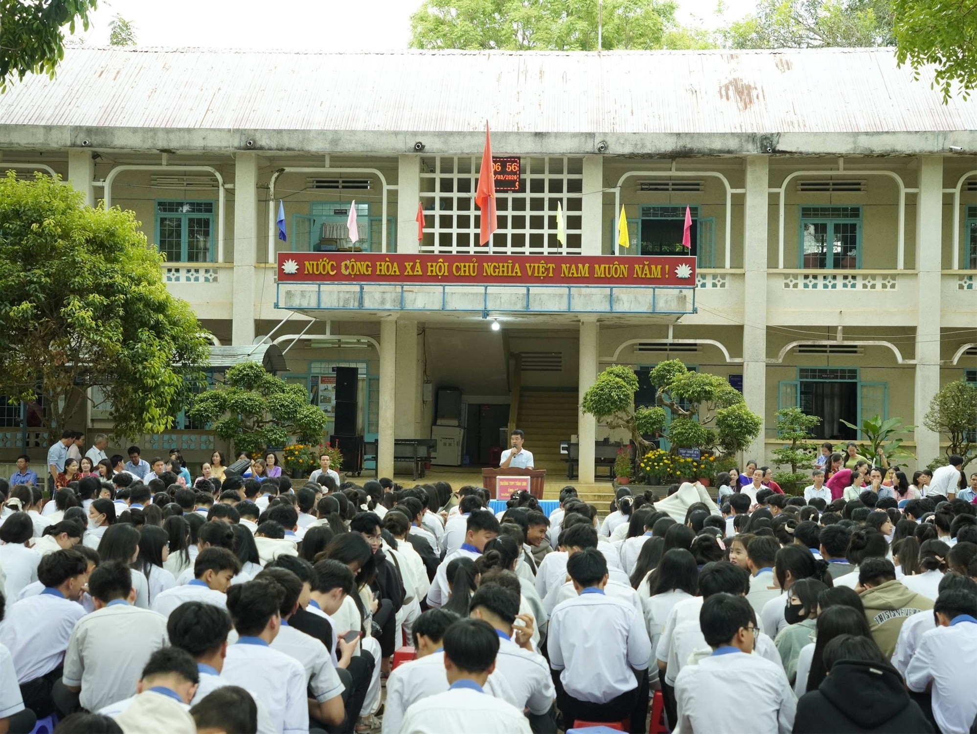 UBMTTQ xã Hàm Phát động phong trào “TRƯỜNG GIÚP TRƯỜNG” 